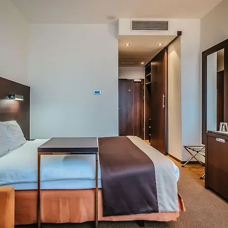 Desilva Warszawa מלון 3*