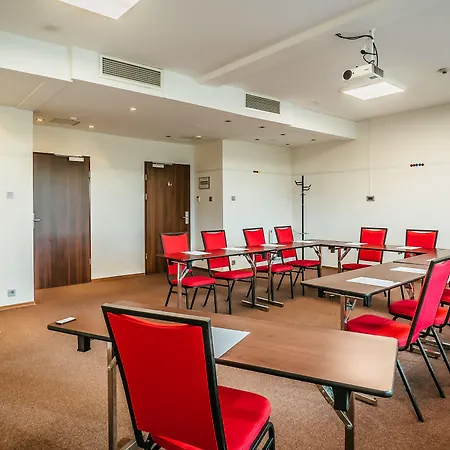Desilva Warszawa מלון 3*