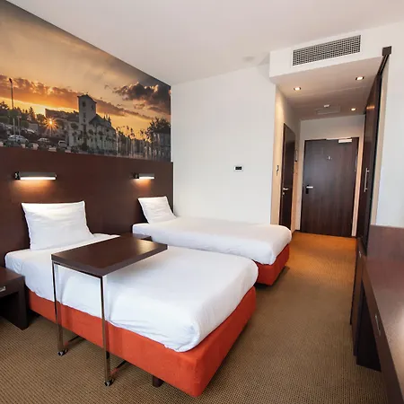 Desilva Warszawa מלון 3*